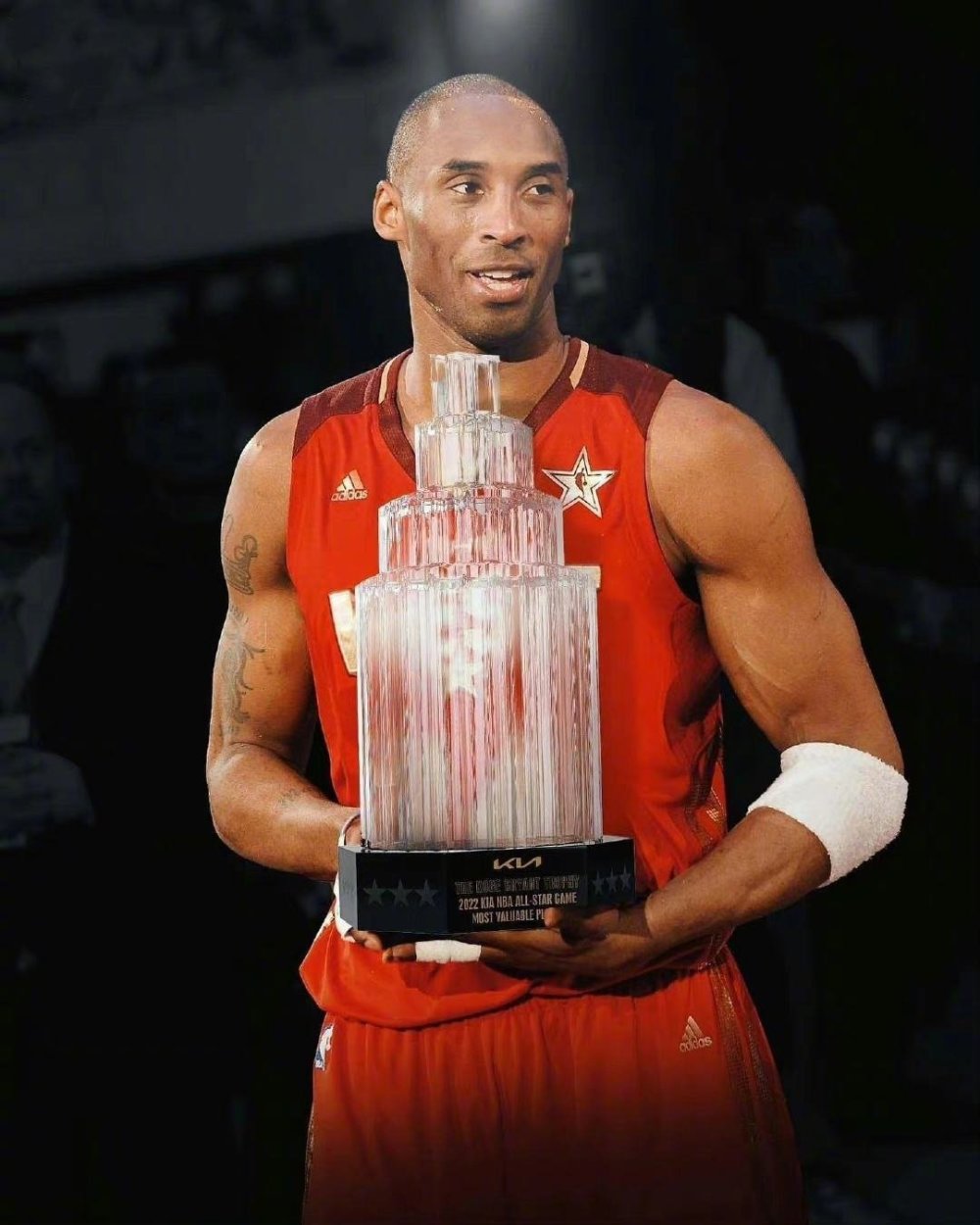 nba公布全新年度奖杯,从此mvp奖杯将以"迈克尔·乔丹"命名_腾讯新闻