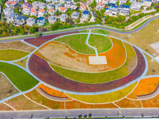 第一天:濱江音樂花海公園-牧城景區-小橋港景觀帶-漁憶長江溼地公園