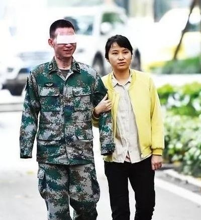 排雷英雄杜富国已经回原部队妻子王静能否破格入伍