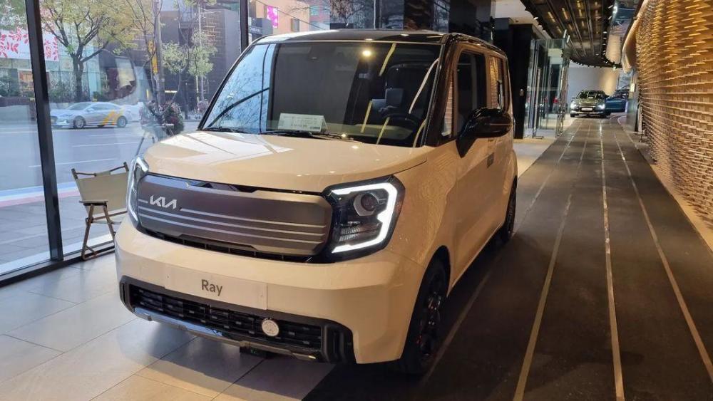 起亚版"宏光mini"来了,高车顶侧滑门数字内饰,售5万油耗3升_腾讯新闻