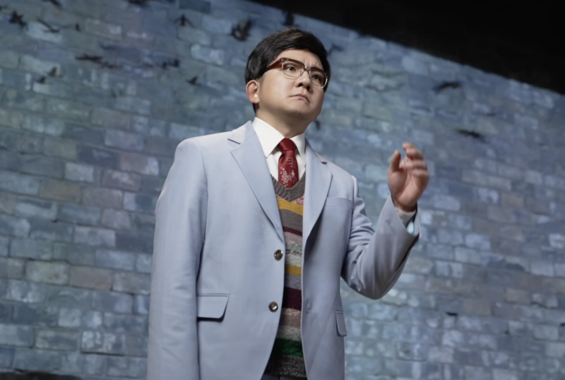 匠心处处体现舞台灯光服装道具话剧《钟鼓楼》的导演黄盈,主演马小骥