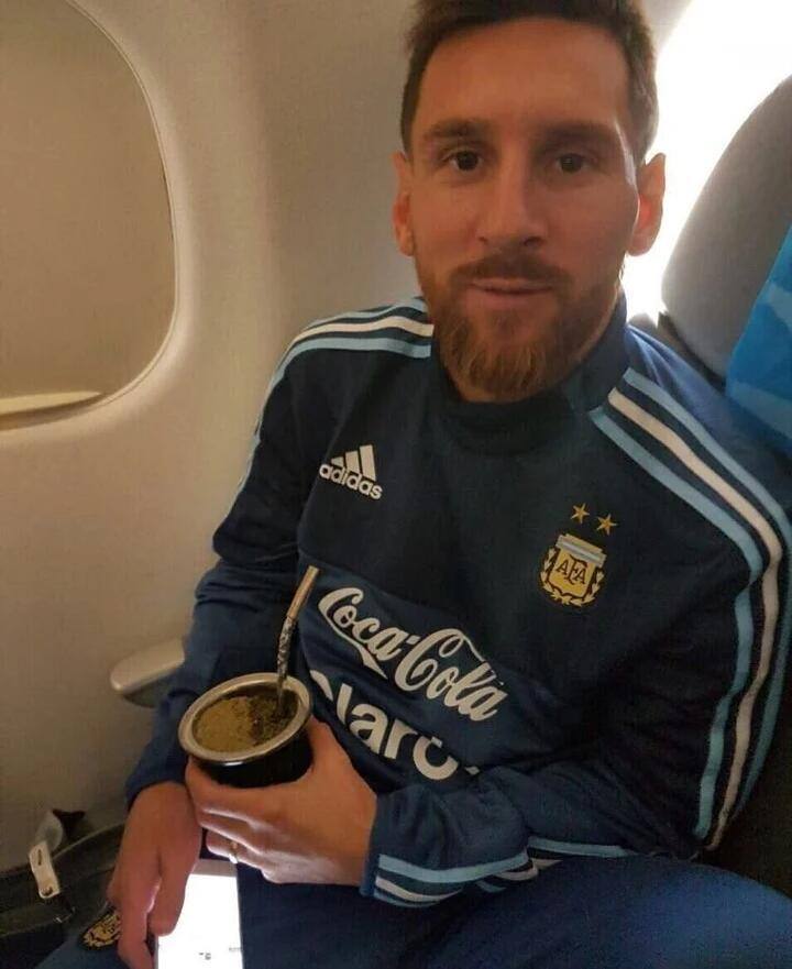 夺冠法宝阿根廷队带500公斤马黛茶踢世界杯梅西德保罗爱不释手