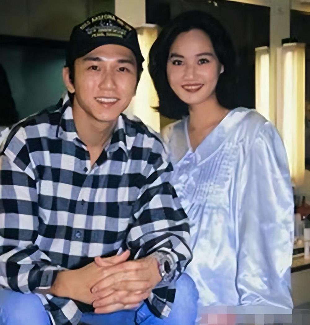 几年后,温兆伦与潘燕妮登记结婚,本以为两人能够长久,可没想到他与