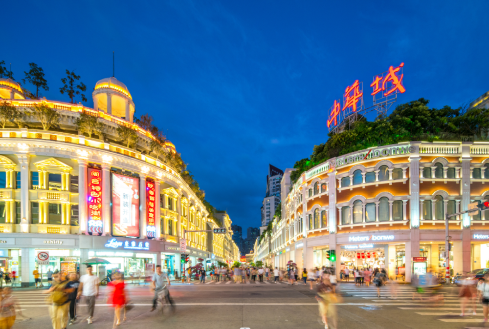 驱车前往中山路步行街(约15分钟车程),寻觅闽南骑楼元素.