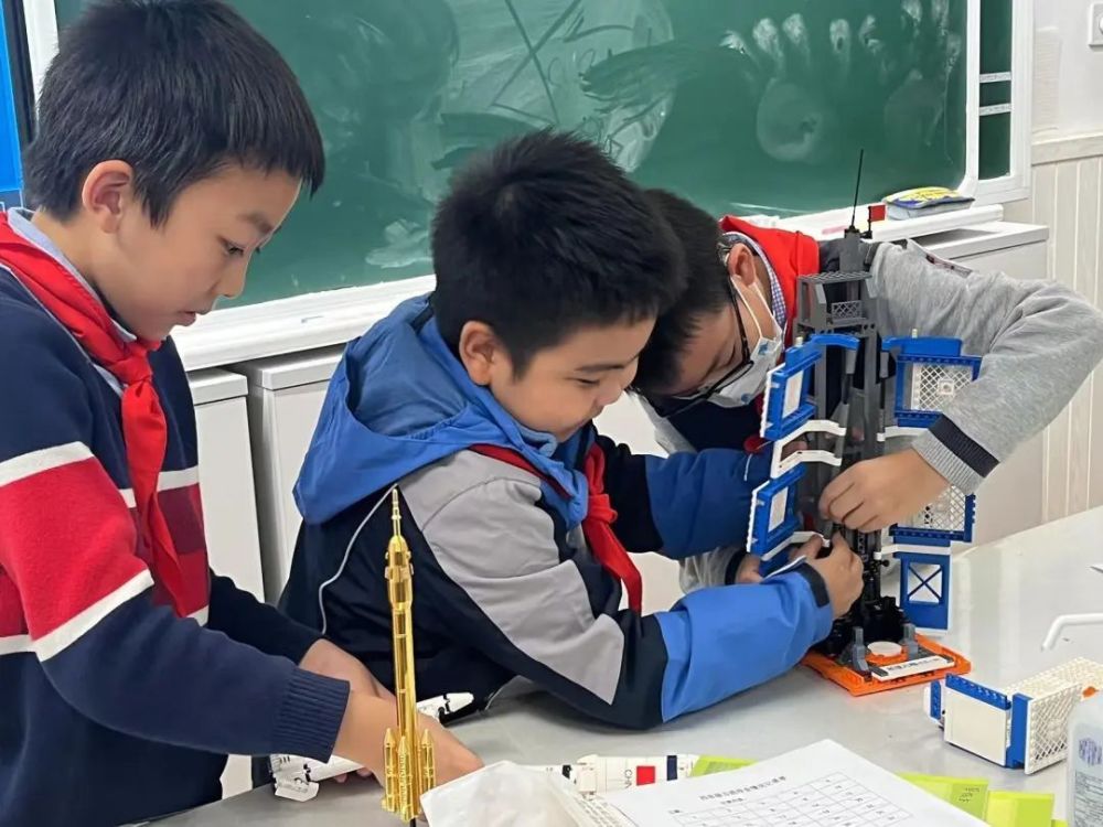 静安区闸北第三中心小学举行新城智慧学苑主题式学科综合实践活动