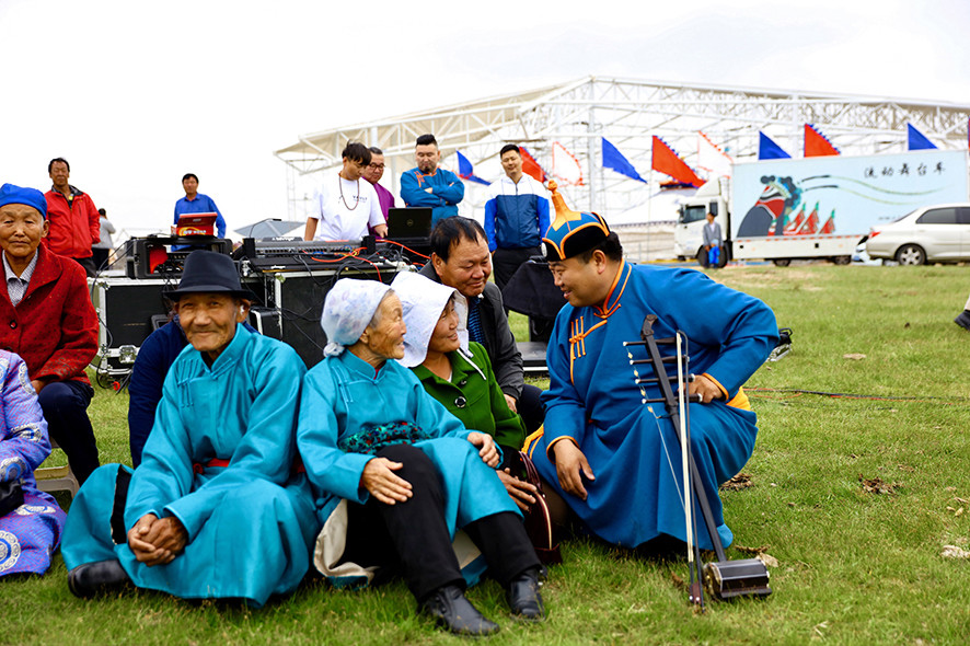 乌兰牧骑:永远做草原"红色文艺轻骑兵"_腾讯新闻