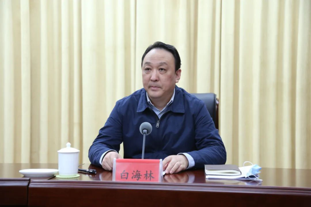 呼伦贝尔市委副书记,市政府党组书记,市长及永乾出席会议并讲话,会议