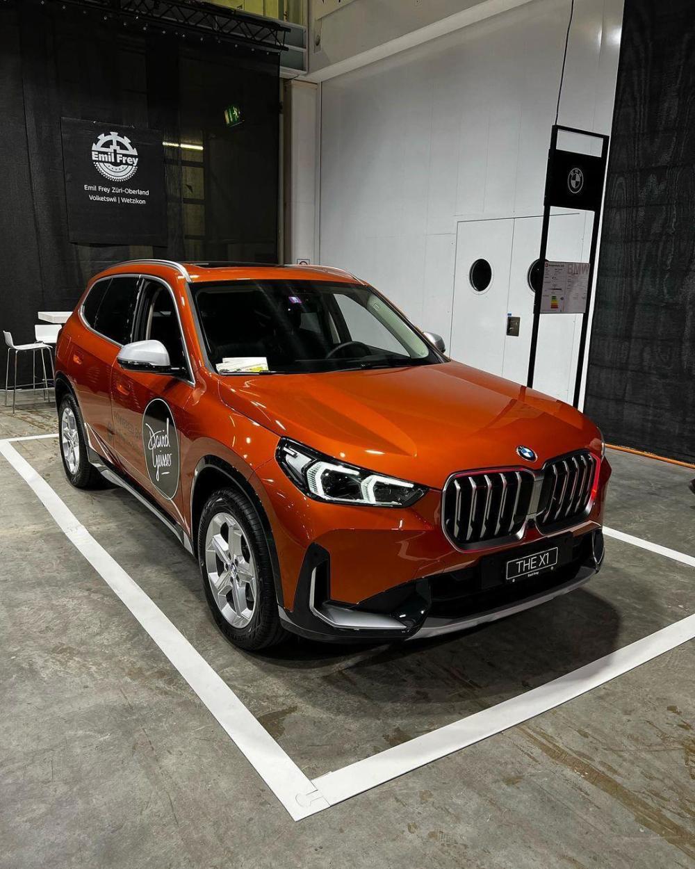 全新宝马x1"即将登场",橘色车身漆面更帅气,2.0t 8at 四驱_腾讯新闻