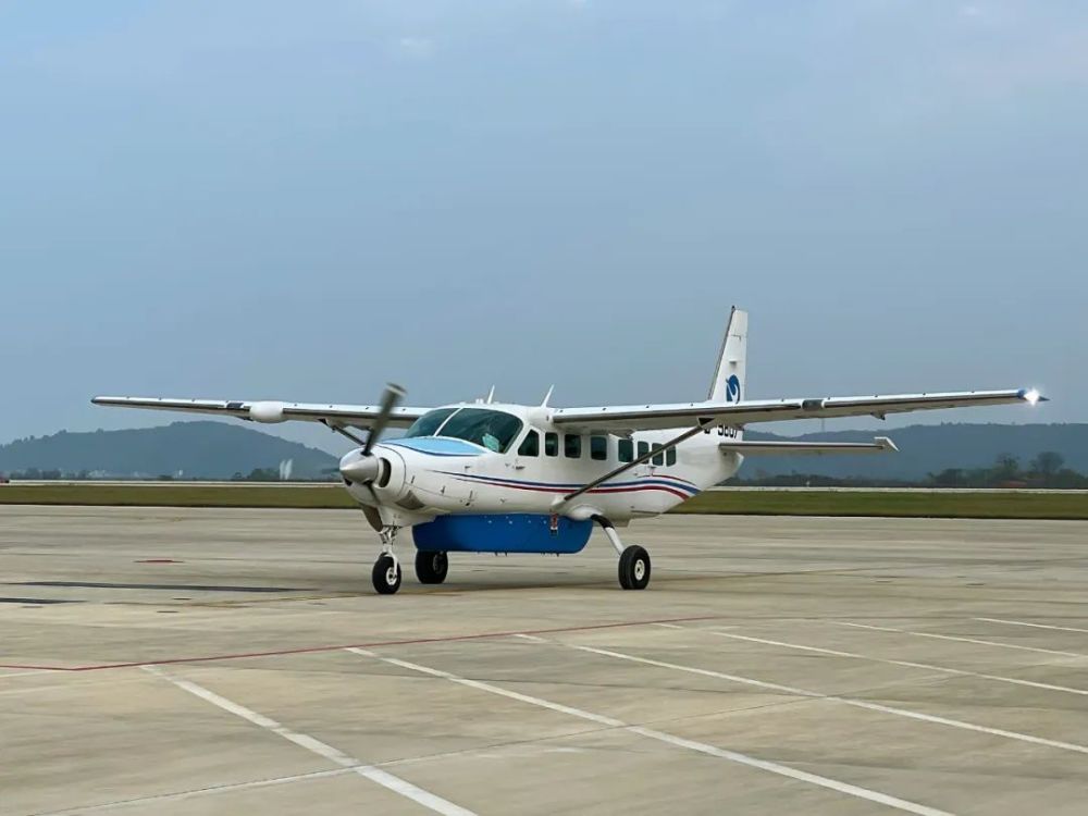 值机:至少提前1小时携带有效身份证件前往芜宣机场办理乘机手续.