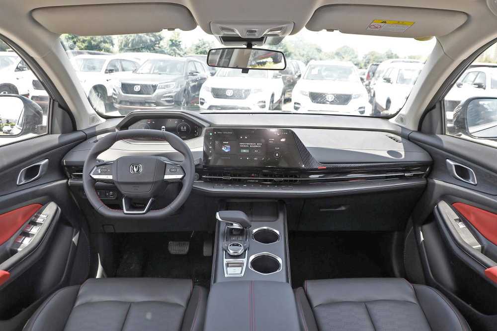 要"聪明"更要激擎 哈弗赤兔vs长安cs55 plus 谁才是年轻人的理想型?