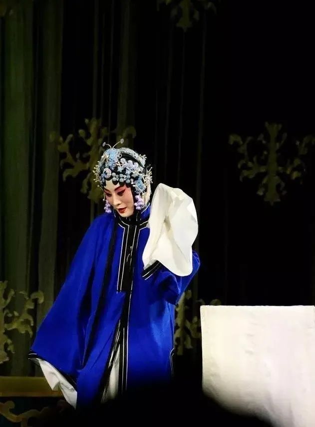 25日《荒山泪》像音像播出今晚将有张火丁主演的