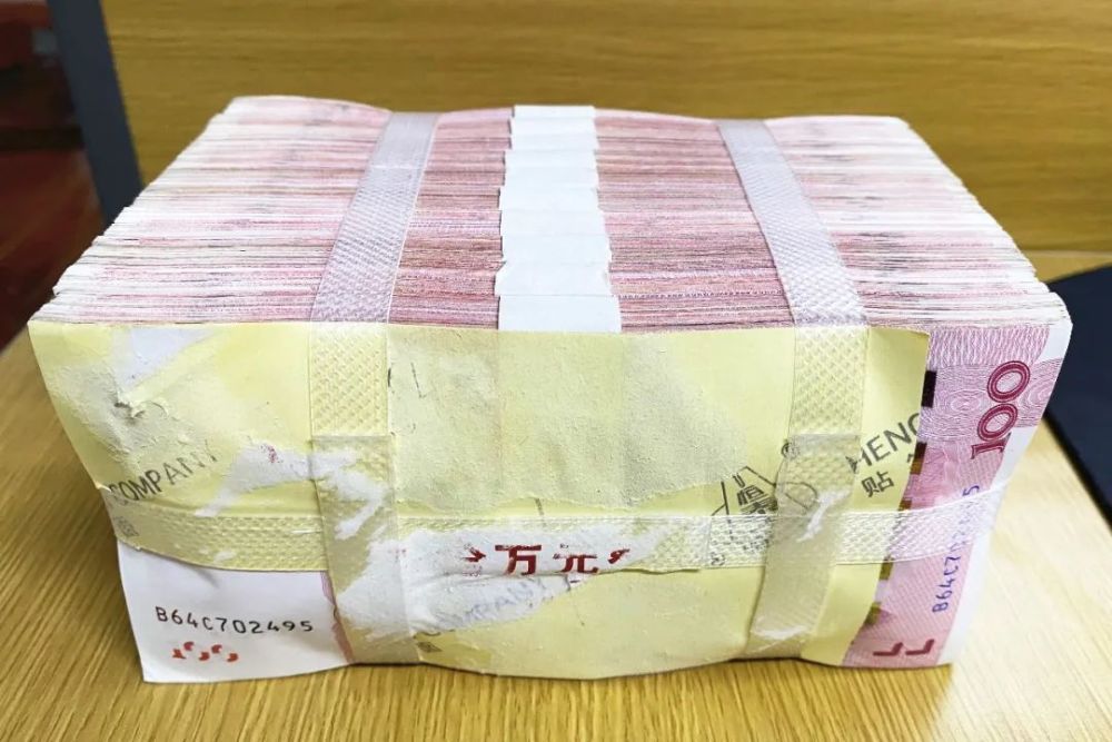 10万元现金12月12日中午还是能给人带来喜悦但现金拿在手上已经不带