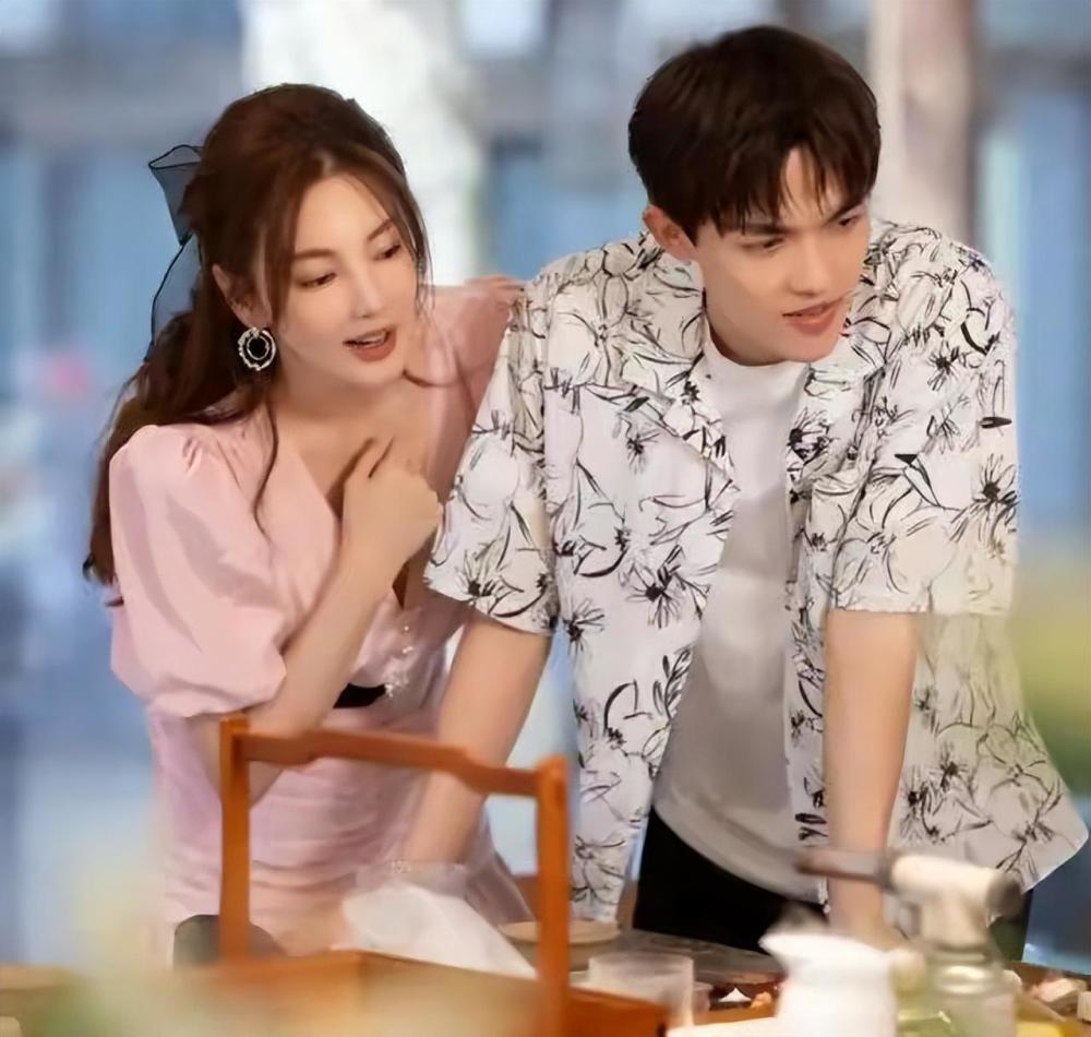 男版萧亚轩!和秦岚相差十岁的姐弟恋曝光,魏大勋成姐姐收割机插图2