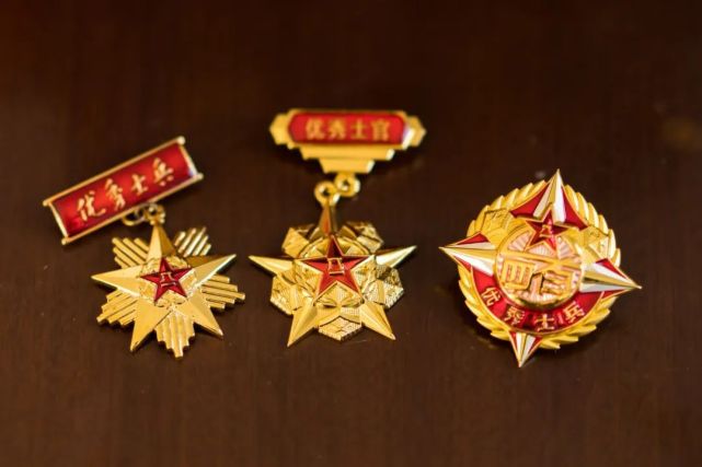 新军功章开始发放