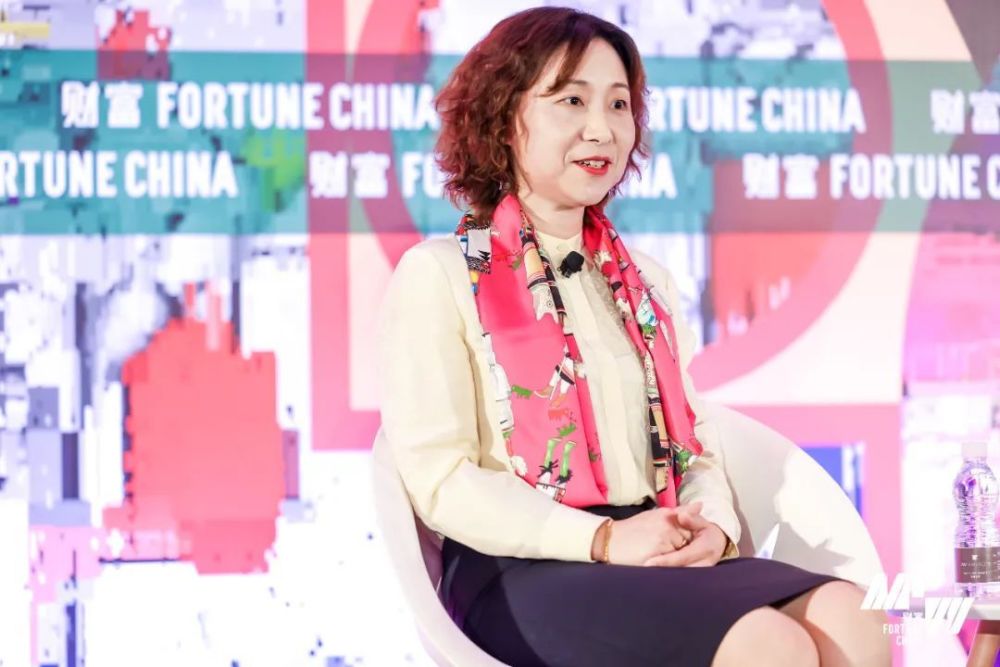 再问问埃森哲的朱虹,埃森哲是全球性咨询顾问公司,客户遍及全球,之前