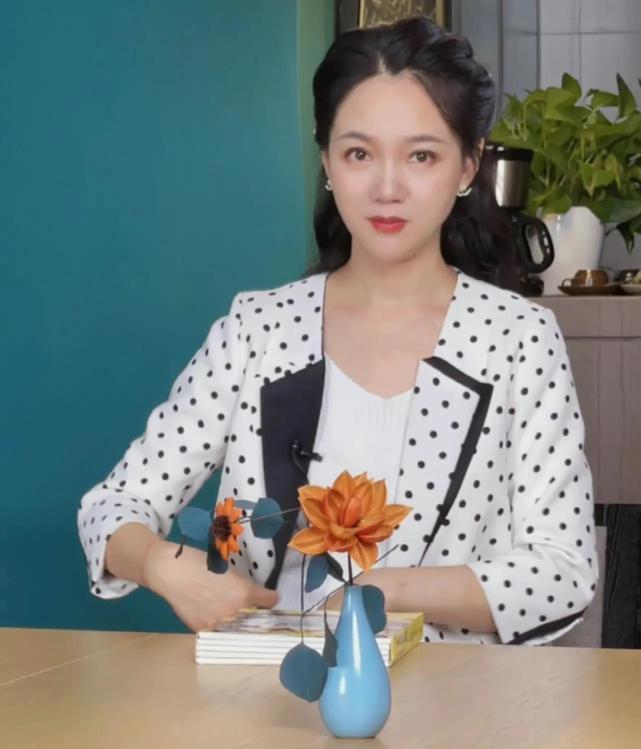 24小时8个瓜！陈晓破婚变传闻，周群小沈阳都阳了，波折的一天_腾讯新闻