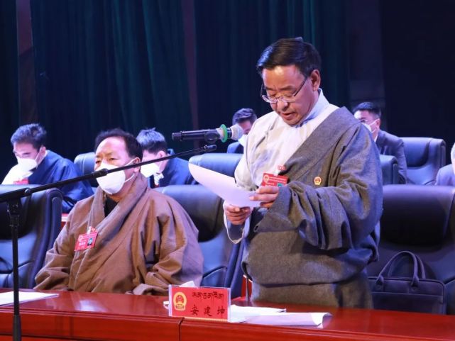 直通两会丨夏河县第十九届人民代表大会第二次会议开幕 杨振林出席