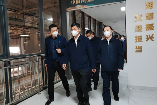 常德市五好园区攻坚专项行动流动现场会观摩团走进武陵酒新厂
