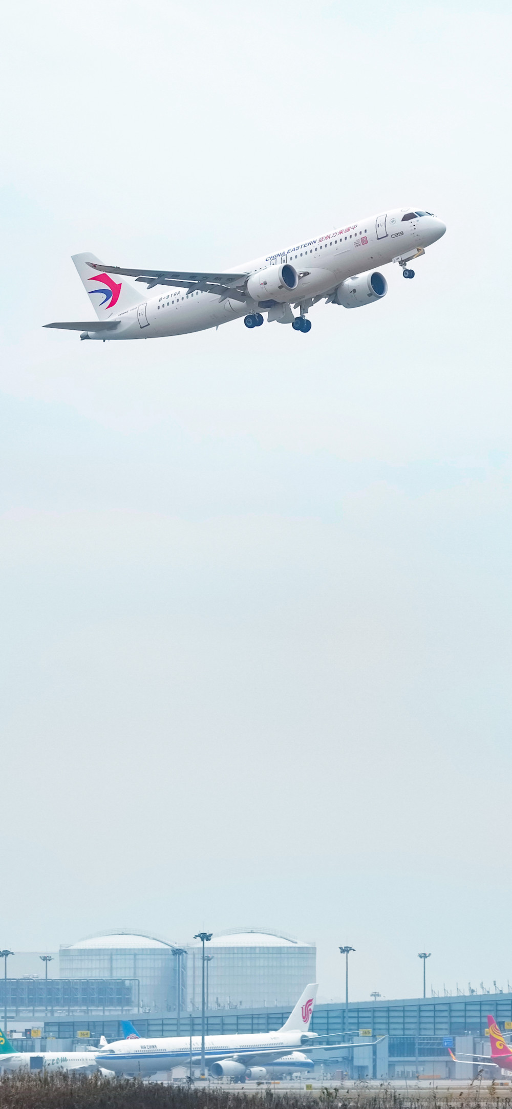 高清壁纸!中国大飞机c919腾空而起-腾讯新闻