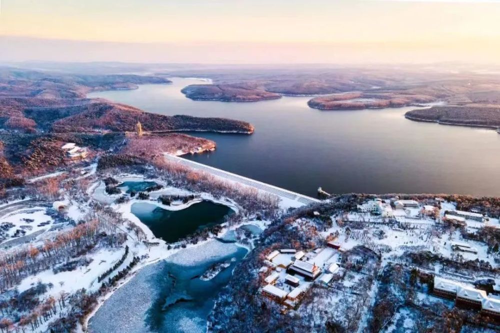 长白天下雪净月潭国家森林公园冬日正好雪景可期