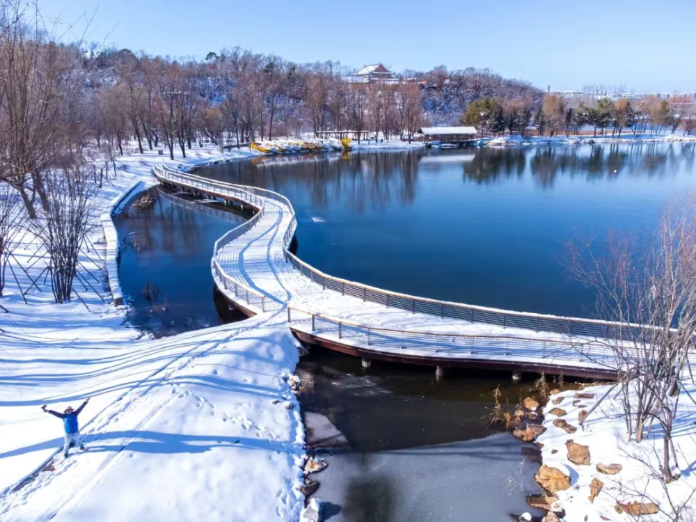 长白天下雪净月潭国家森林公园冬日正好雪景可期