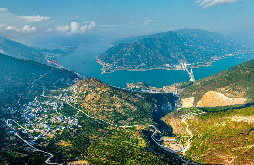 秭归香溪村农民在山坡乱石中培植出精品"九月红"脐橙_腾讯新闻