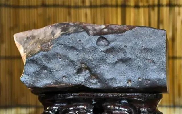 浙江天降的陨石被专家判定为46亿年陨石碎片能值几百万吗