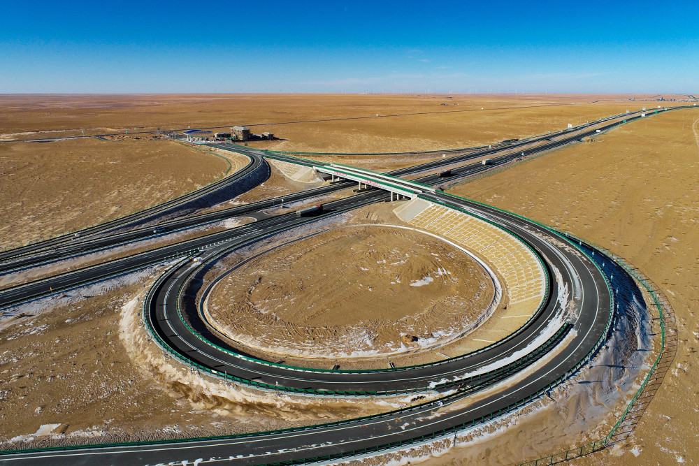 经济二广高速二连浩特至赛汉塔拉段改扩建公路正式通车