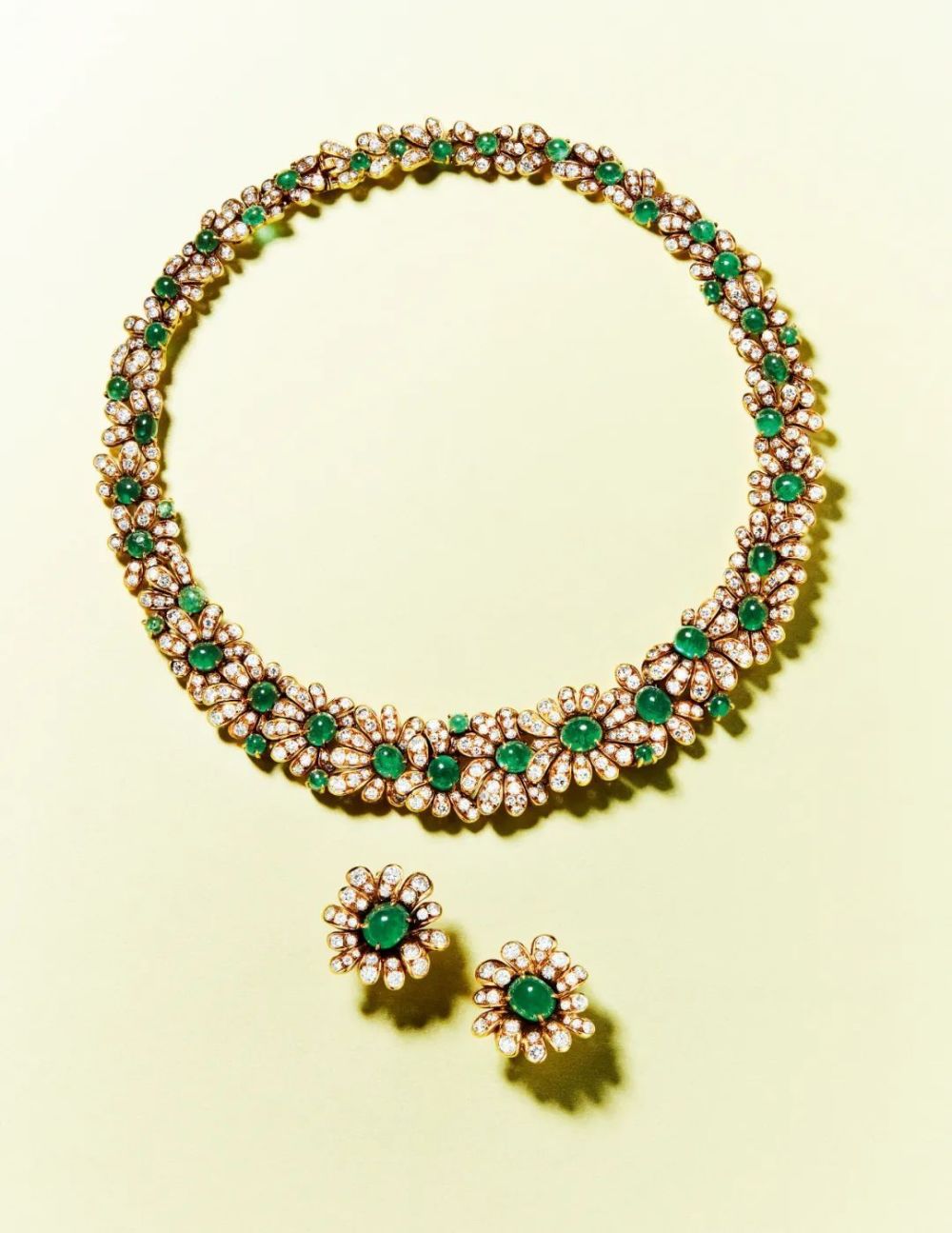 成交价:rmb 6,670,000估价:rmb 5,400,000-6,400,000格拉夫(graff)