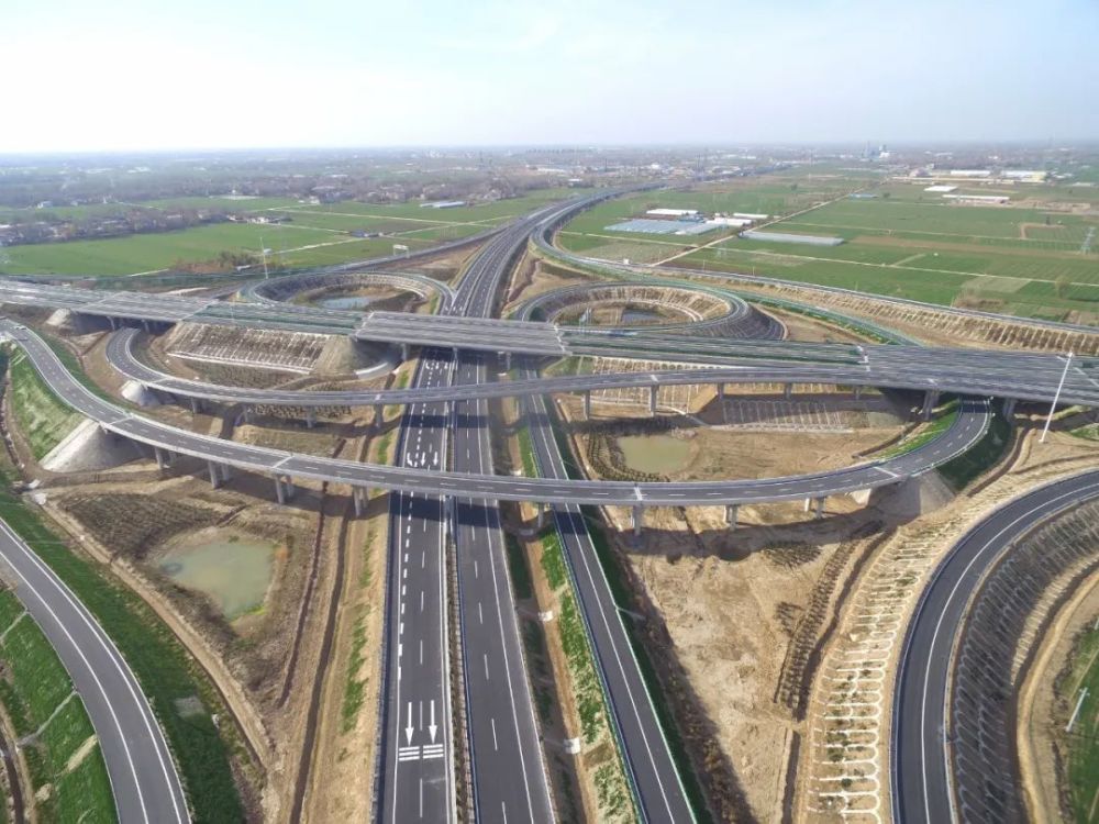 是12月17日记者在濮阳至卫辉高速公路(以下