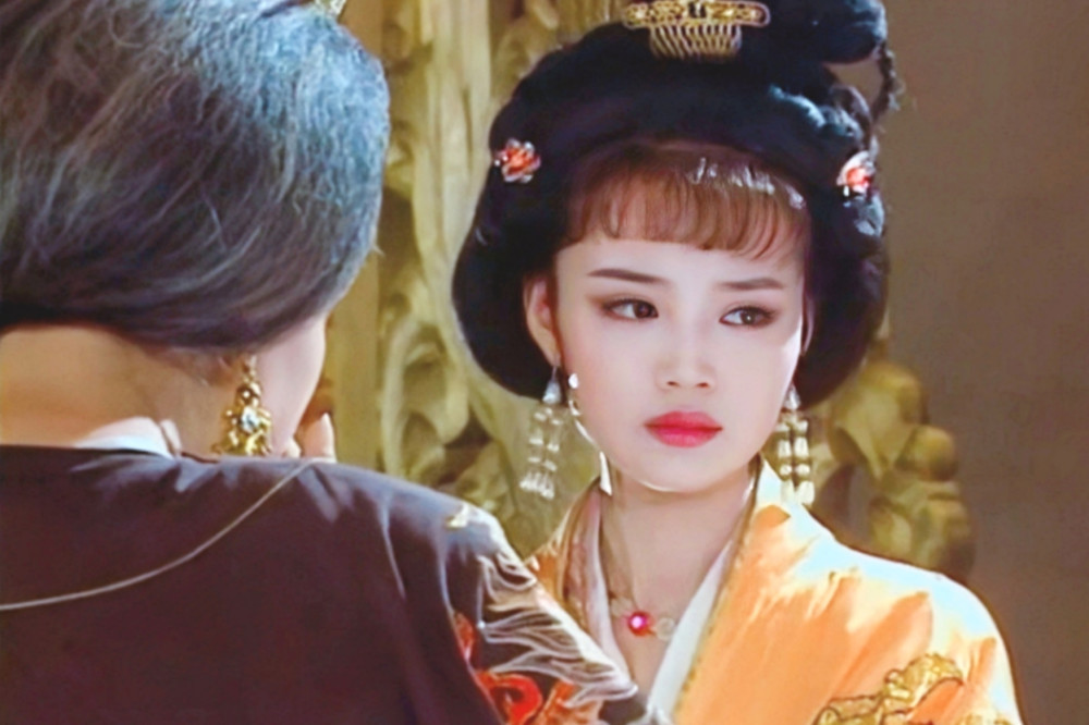 在娱乐圈茹萍有"古装女神"的称号,《康熙王朝》里的苏麻喇姑,《武则天