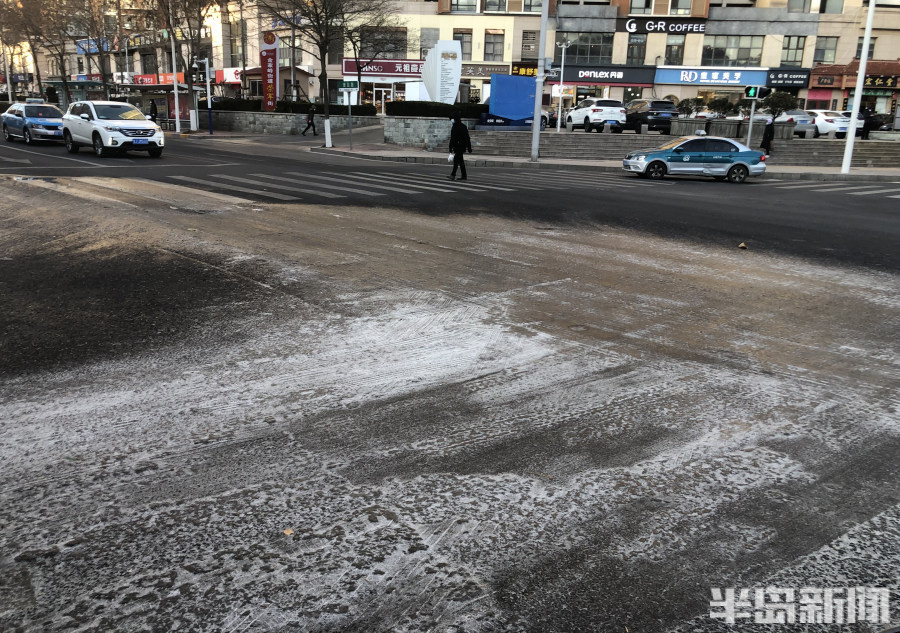 路面结冰注意脚下