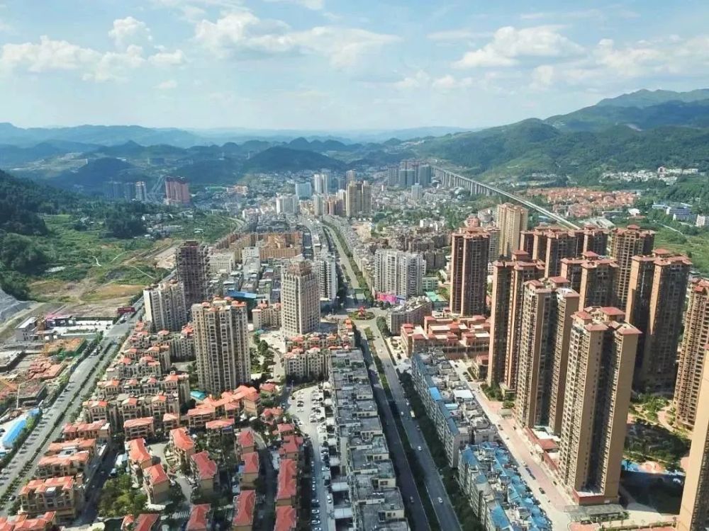 年初以来,贵阳市息烽县聚焦"强民生",把县城"一圈两场三改"和农村"五