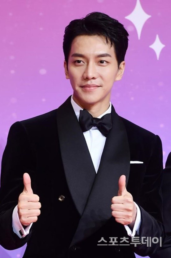 李胜基终于发声?所有所得全部捐赠;kbs歌谣大庆典历代级特别合作舞台?