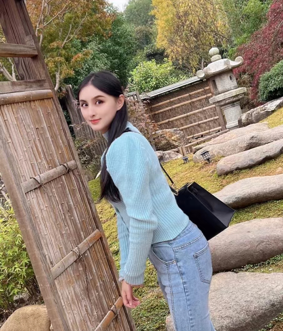 西热力江妻子现场观赛!