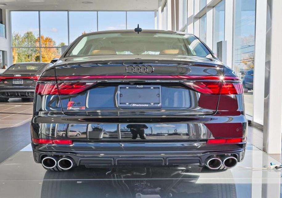 sport奥迪a8"实车曝光",黑武士涂装 四排气,空间表现媲美s级_腾讯新闻