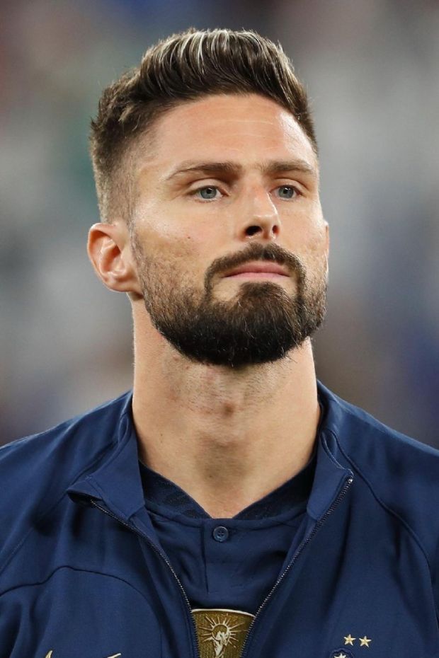 法媒吉鲁的身体有轻微不适训练中膝盖受伤决赛首发成疑