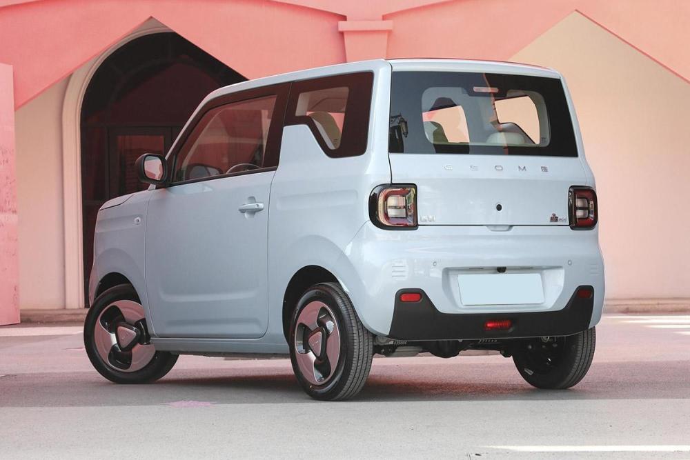 国产又一买菜代步小车吉利熊猫mini实车亮相2门4座两种动力