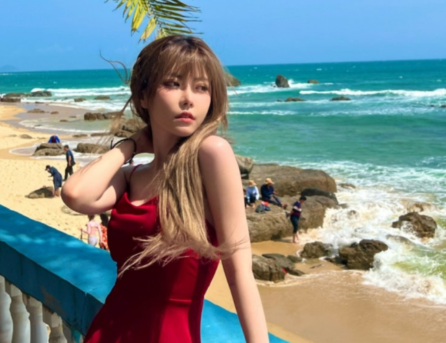 周淑怡扬言冬泳挑战网友直接翻出昔日泳装照下海