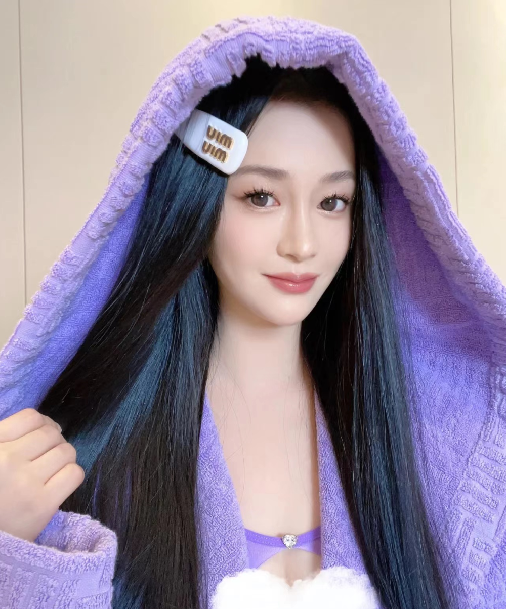 吴秀波小三陈昱霖罕晒精致美照,自认内心强大,告别过往疑欲复出