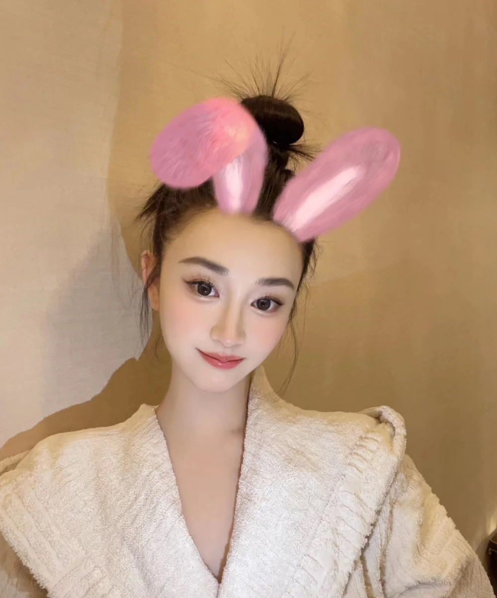 在认识吴秀波之前,陈昱霖曾是一个满怀热血,追逐梦想的小演员.
