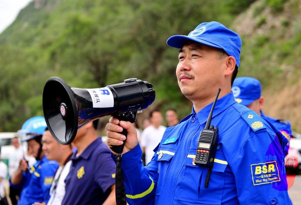 感动河北候选人|公益"狂人"白文龙:怀着感恩之心回报社会_腾讯新闻
