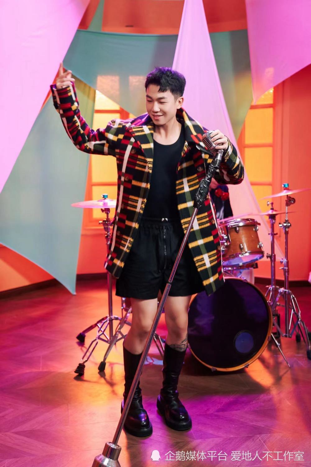 听完这张融合创作专辑,需要重新介绍白举纲_腾讯新闻