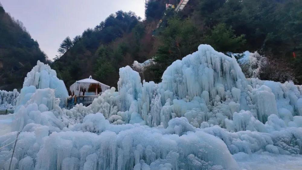 大墩峡:昼观冰瀑,夜赏冰灯_腾讯新闻
