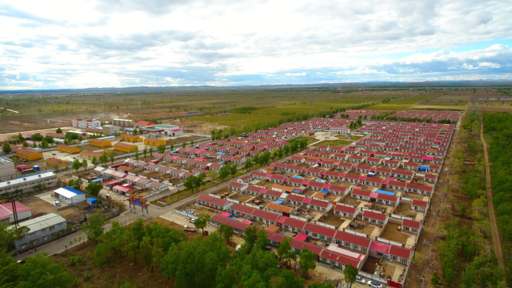 沽源县白土窑新村安置区全貌.