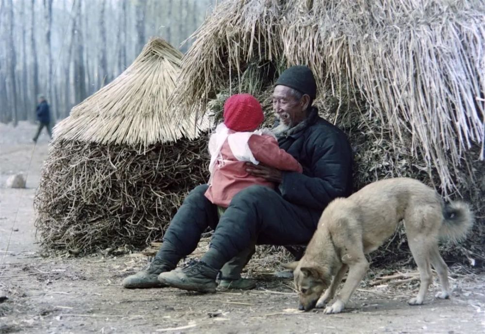 1985198519841983八十年代的山區農村還不富裕,也比較閉塞,生活在山裡