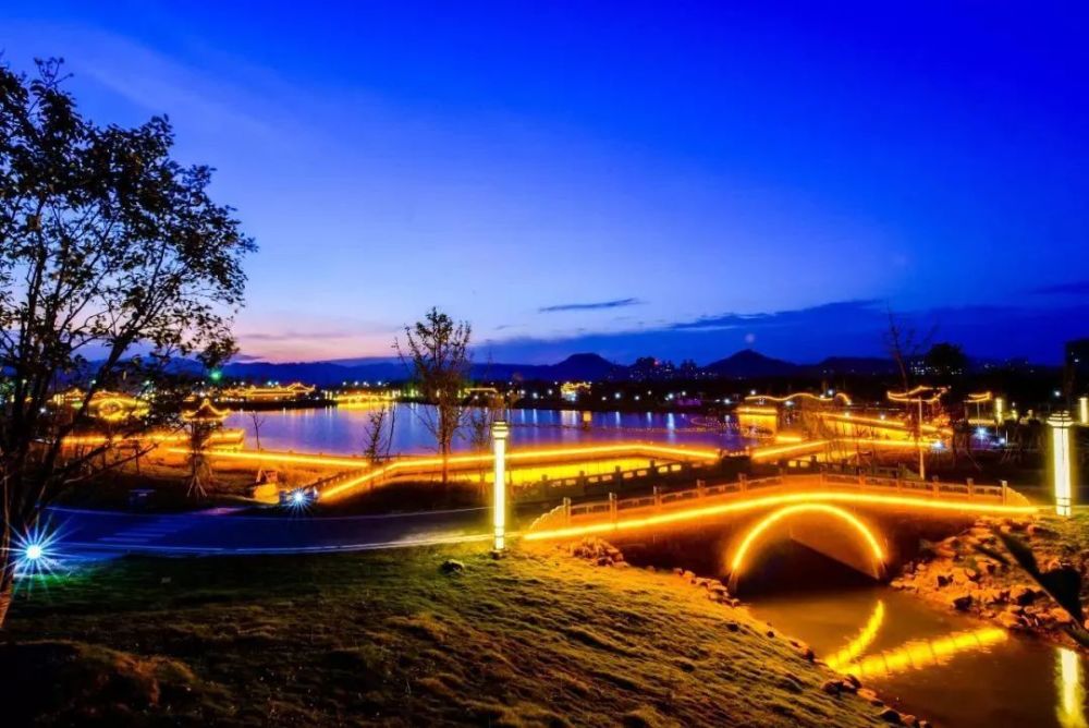 的晨风让我们一起相约城西湖公园起床啦～城西湖公园01一起欣赏宁国的