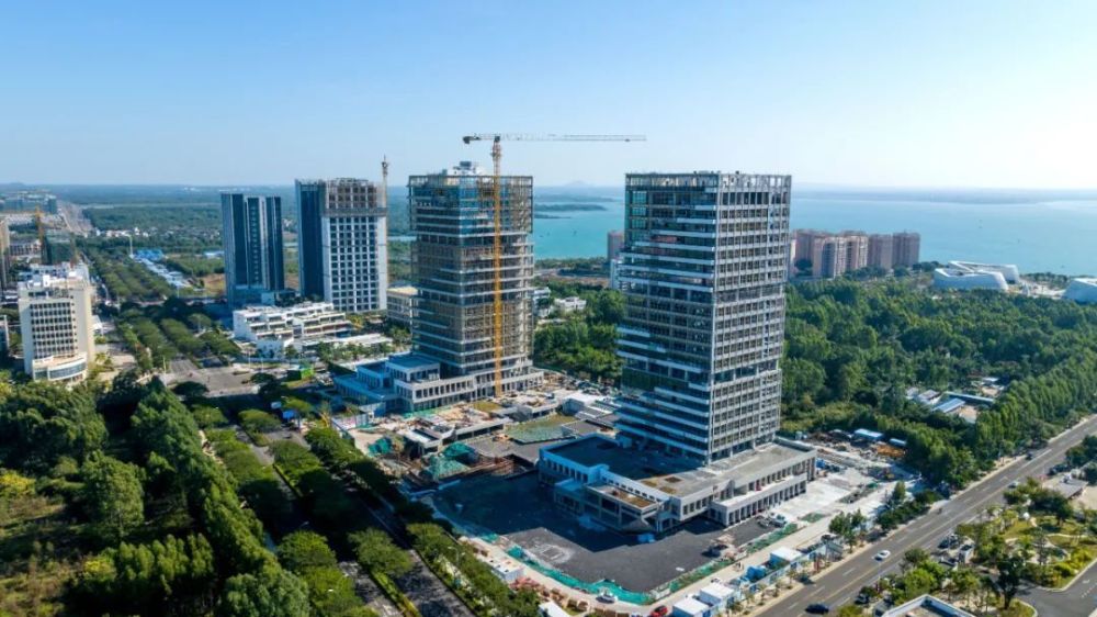 预计明年4月竣工交付使用洋浦国际航运大厦进入内部装修阶段