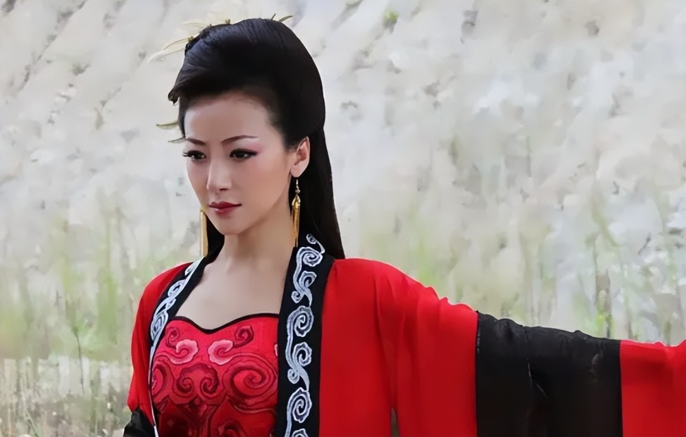 但在《新济公活佛》里陈紫函又出演了张婉柔这个角色,彼时的陈紫函