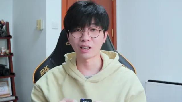 lex被前妻开锤婚内出轨,直播回应时崩溃大哭,节目效果爆炸!